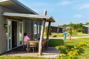 House | Balcony - Welcoming Holiday Home With Garden (Slagharen)
