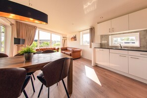 House | Dining - Welcoming Holiday Home With Garden (Slagharen)