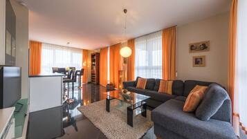 Apartment | Living room | Fireplace