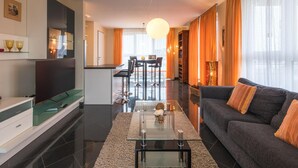 Leilighet | Oppholdsrom | Peis