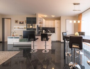 Departamento | Cocina privada | Tetera eléctrica, tostadora y periquera 