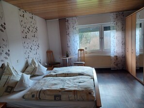 Apartment | 2 bedrooms, individually furnished, bed sheets