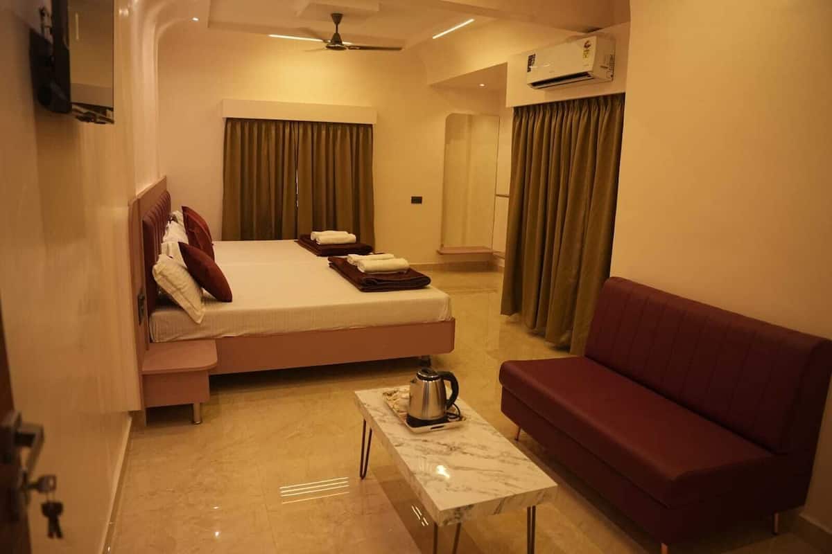 Deluxe Quadruple Room, City View | Egyptian cotton sheets, premium bedding, Select Comfort beds