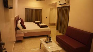 Deluxe Quadruple Room, City View | Egyptian cotton sheets, premium bedding, Select Comfort beds