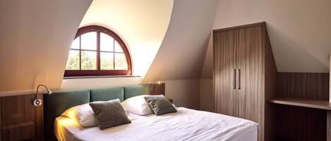 4 bedrooms, individually furnished, bed sheets