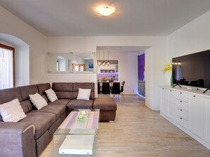 House | Living area - Spacious Villa With Pool (Marcana)