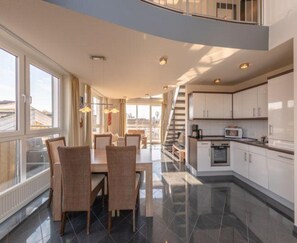 아파트 | 전용 주방 | 전기 주전자, 토스터,  유아용 의자