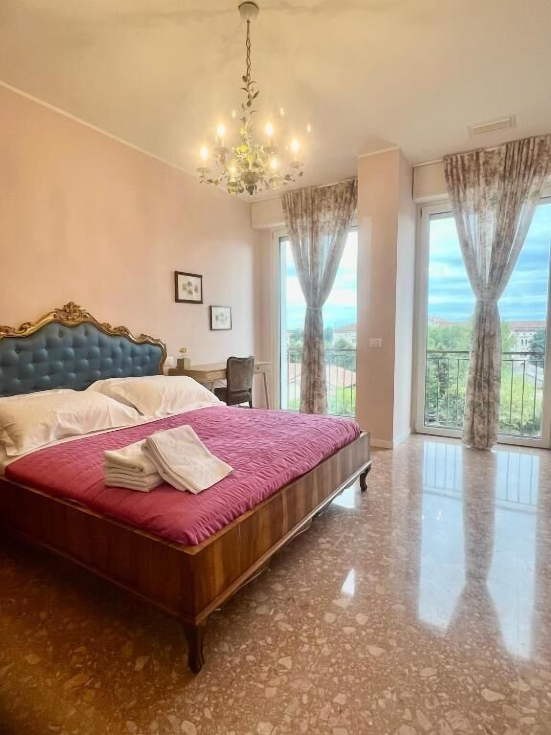 4 habitaciones, escritorio, tabla de planchar con plancha y wifi gratis 