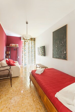 4 bedrooms, desk, iron/ironing board, free WiFi