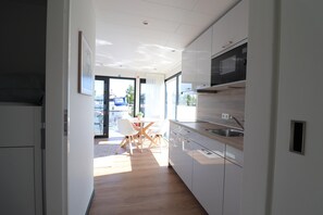 House | Reception - Houseboat in Lemmer With Harbor Views (Lemmer)