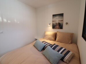 House - Houseboat in Lemmer With Harbor Views (Lemmer)