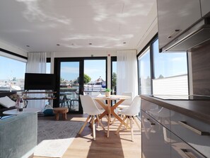 House | Dining - Houseboat in Lemmer With Harbor Views (Lemmer)