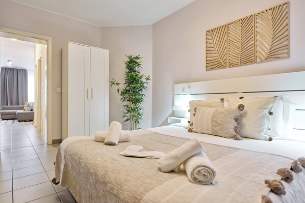 1 bedroom, desk, iron/ironing board, WiFi