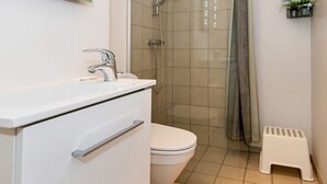 Bathroom - 5 Person Holiday Home in Glesborg (Glesborg)