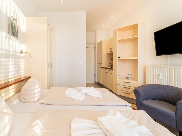 Apartment | 1 bedroom, individually furnished, bed sheets