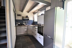 Hus | Eget kjøkken | Vannkoker, brødrister og høy barnestol