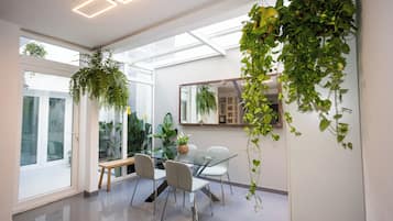 Villa Deluxe, vistas a la ciudad | Zona de estar