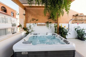 Villa Deluxe - utsikt mot staden | Terrass/Patio