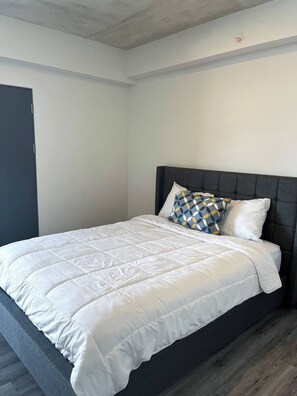 1 chambre, fer et planche à repasser, Wi-Fi, literie fournie