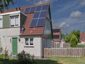 Exterior - Holiday Home in Zeeland With Garden Terrace (Wemeldinge)