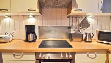 House | Private kitchen | Electric kettle, toaster, high chair
