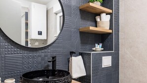 Villa | Bathroom - Apartment in Split Near the Adriatic Coast (Podstrana)