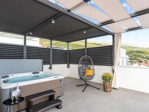 Villa | Property amenity - Apartment in Split Near the Adriatic Coast (Podstrana)