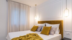 Villa | 2 bedrooms, individually furnished, bed sheets - Apartment in Split Near the Adriatic Coast (Podstrana)