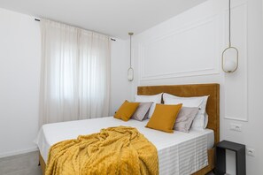 Villa | 2 bedrooms, individually furnished, bed sheets - Apartment in Split Near the Adriatic Coast (Podstrana)
