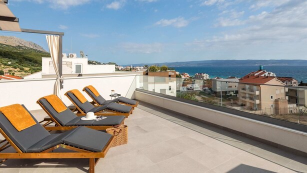 Villa | Pool - Apartment in Split Near the Adriatic Coast (Podstrana)