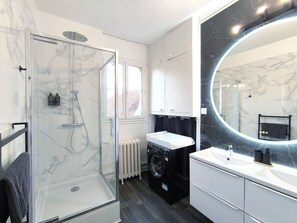 Shower, hair dryer, towels, soap - Saint Lazare - Spacious - Flexible - Near the center (Compiègne)