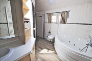 Bathroom - Exklusives Skandinavisches Ferienhaus (Mirow)