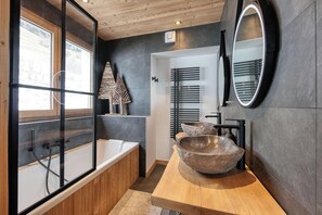 Hårtork och handdukar