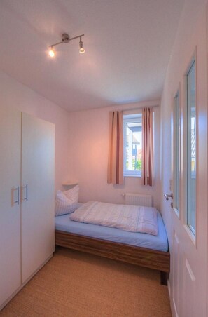 Apartment | 2 bedrooms, individually furnished, bed sheets