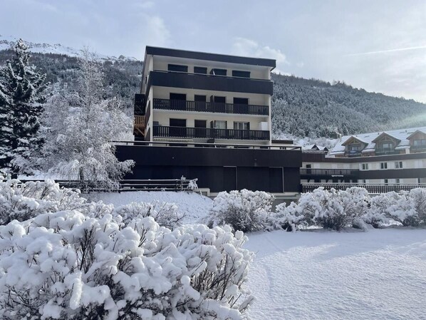Exterior - Ground floor, view mountain, terrace, 20m², Serre Chevalier (La Salle-les-Alpes)