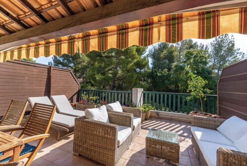 Superbe appt avec terrasse et piscine partagée