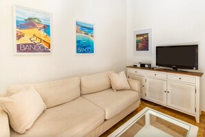 TV - Superb apartment with terrace and private pool (Bandol)