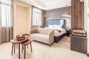 1 Schlafzimmer, Schreibtisch, laptopgeeigneter Arbeitsplatz