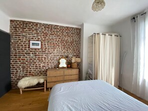 1 bedroom, iron/ironing board, WiFi, bed sheets - Quiet, bright apartment near Paris (Clichy)