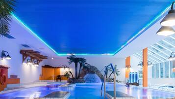 Apartamento | Piscina | Una piscina cubierta, una piscina al aire libre