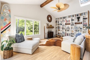 Smart TV, fireplace, video games, ping pong
