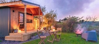 Glamping Cabin with Outdoor Bath

