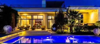 Luxurious villa on the golf course with heated swimming pool