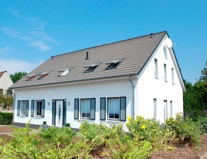 House | View from property - Thatched House in Vieregge by Breetzer Bodden (Neuenkirchen)