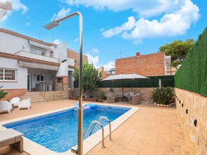 House | Pool - Premium Holiday Home With Private Pool (Vilanova I la Geltru)