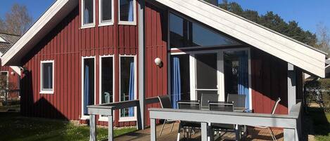 House | Outdoor dining