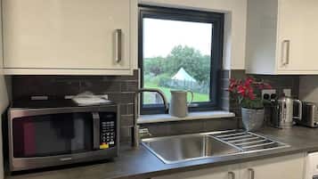 Cookware/dishes/utensils