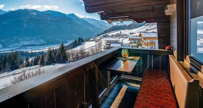 Holiday Flat with Pool Access