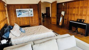 2 Schlafzimmer, Schreibtisch, Bügeleisen/Bügelbrett, kostenloses WLAN