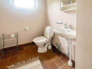 House | Bathroom - 4 Person Holiday Home in Tingsryd (Tingsryd)